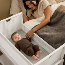 Load image into Gallery viewer, SNUZPOD5 BEDSIDE CRIB